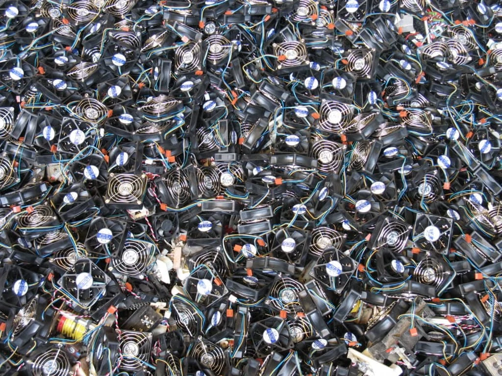 rengeteg elektronikai hulladék