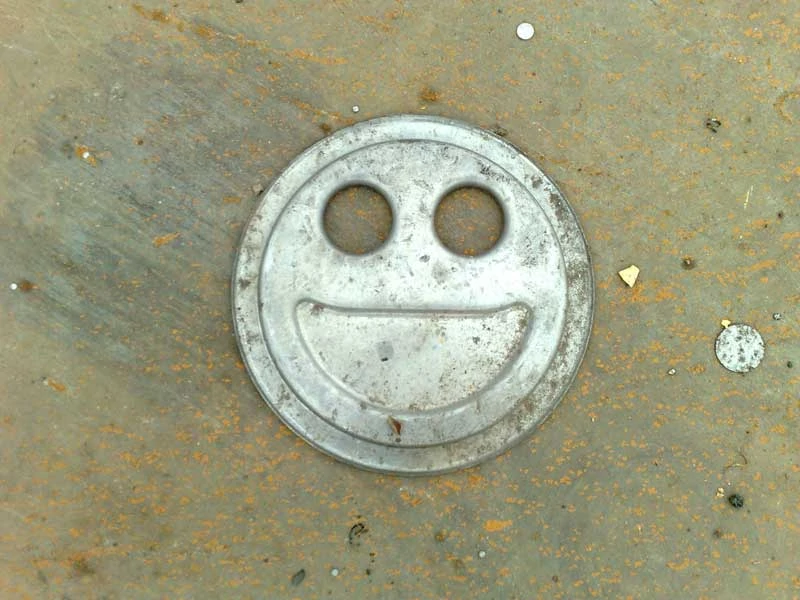 Roof of smiling alu drink box at Szekszárd site